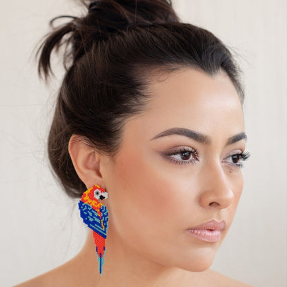 Aretes Loro tropical